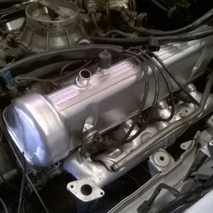 Mercedes R107 500 SL Engine Detailing