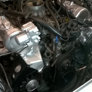 Mercedes R107 500 SL Engine Detailing
